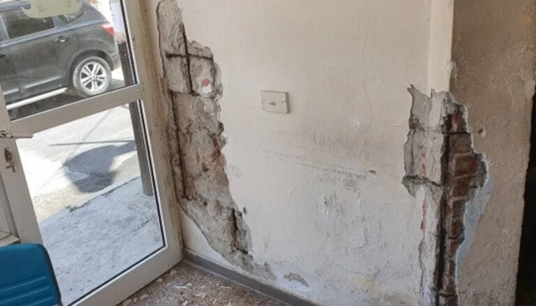 Τριτοκοσμικές εικόνες στην Πυροσβεστική Υπηρεσία – Σε άθλια χάλια το γερασμένο κτίριο (εικόνα)
